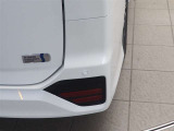 《インテリジェンスクリアランスソナー》駐車時など、低速走行時における衝突を緩和(ブレーキとアクセルを踏み間違えても、被害軽ブレーキをかける装置です。