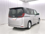 広々とした車内空間に優れた燃費性能。更にデザインも上質で人気のお車です!