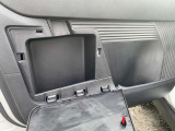 助手席ドアに車検証入れがございます。
