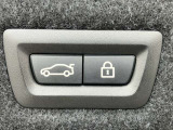 【パワーバックドア】ワンタッチでバックドアが開き、閉める場合もワンタッチで操作可能で便利性UPです☆運転席からも、スマートキーからの操作も可能です♪