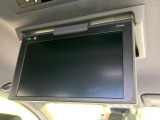 【フリップダウンモニター】家族や友人とお出かけする機会が多い方に大人気のフリップダウンモニター!大画面モニターで車内はエンタメ空間!退屈しがちな長距離ドライブも楽しい時間に変わります!