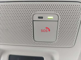 急病やあおり運転との遭遇など、緊急時には走行中でもスイッチを押すだけで、専門のオペレータに接続。位置情報も共有し警察や消防に連絡し、緊急車両の手配をサポートします。別途有料契約が必要となります。