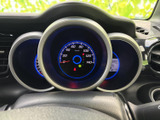 視認性の高いメーター類で、運転に必要な情報を的確に把握できます。運転に集中できる、シンプルなデザインです。