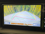 【バックカメラ】駐車時に後方がリアルタイム映像で確認できます。大型商業施設や立体駐車場での駐車時や、夜間のバック時に大活躍!運転スキルに関わらず、今や必須となった装備のひとつです!