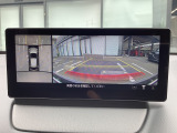 狭い場所での駐車やすれ違いなどでより的確な運転操作に役立つ360&deg;ビューモニターが装備されています。