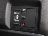 ◆片側電動スライドドア◆狭い駐車場でも乗り降りが楽々♪お子様が隣の車にドアを当ててしまう心配もございません!小さなお子様連れの方もこれで安心。