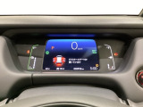 デジタル表示のスピードメーターとタコメーター、燃費やオドメーターなどの表示の他に、ホンダセンシング機能などの表示もできる多機能なマルチインフォメーション・ディスプレイです。