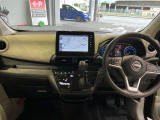 運転席からの視界が左右に広く隅々まではっきりと見渡せます。クルマの前端も把握しやすく安心して運転できます。