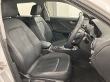 長時間の運転でも疲れを感じにくい、適度な硬さのシートです!