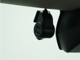 ◆ドライブレコーダー◆映像・音声などを記録する自動車用の装置です。 もしもの事故の際の記録はもちろん、旅行の際の思い出としてドライブの映像を楽しむことができます。
