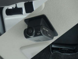 日産純正ドライブレコーダー(DJ6-D)☆インカメラ(車室内カメラ)では車両側面の撮影が可能となったことで、駐車場でのドアパンチの被害や運転中の幅寄せなどの映像も記録できます。
