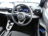 【運転席まわり】・・・ハンドルやシートなども隅々までクリーニング済み。キレイな車内でドライブがより一層快適にお楽しみいただけると思います。