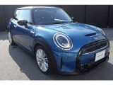 MINI正規販売店のお車は、全てのお車にMINI認定中古車保証書が発行されます。保障約款もございますので保障内容が明確でございます。お客様にご安心してお乗り頂けますよう、全力でお客様をサポート致します。