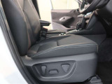 パワーシート搭載。微妙な調整が手軽にでき、ピッタリなポジションで運転することが可能です。