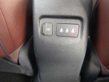 後席用USB電源端子です。