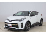 トヨタならではの「5つの安心」をセットにした『トヨタ認定中古車』です。「まるごとクリーニング」「車両検査証明書」「ロングラン保証」「エンジン内部洗浄」 「全店舗工場完備」付き。