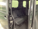 スライドドアなら狭い駐車場でもドアをぶつける心配がありません。ステップが低く乗り降りもしやすいです。