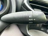 撥水ワイパーとの組み合わせで、さらに快適です。操作しやすいウインカーレバーは、安全な車線変更をサポート