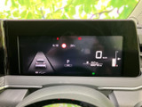 視認性の高いメーターで、運転に必要な情報をしっかり確認できます。洗練されたデザインが、ドライビングをより一層楽しめます。