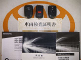スマートキー&エンジンスターター付。取扱説明書とメンテナンスノートもあります☆品質評価シート付いてます!トヨタ認定中古車ライト!!