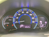 視認性の高いメーターで、速度や回転数をしっかり確認できます。運転に必要な情報を的確に把握し、安全運転をサポートします。