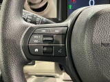ステアリングにオーディオ操作スイッチが付いています。オーディオ画面に直接タッチしなくても操作が出来ますので、運転に集中できます。