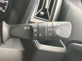 操作しやすい位置に配置されたウインカーレバー。スムーズな操作で、安全な車線変更をサポートします。