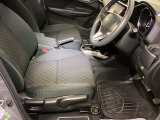 フィット感のあるシート。身体をしっかりと支えてくれるので、長時間の運転も快適にサポートしてくれます。