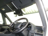 見通しのよいすっきりとした視界で、誰でも運転しやすいです。運転のしやすさは疲れにくさにも繋がりますよ♪