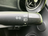 操作しやすいウインカーレバーで、安全な車線変更や右左折をサポート。オート機能も搭載し、利便性を高めています。