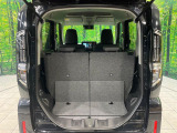 積み下ろしのしやすいデッキにはたっぷりと荷物を積み込んでいただけます。遊びから仕事まで、様々なシーンで頼れます♪