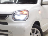 LEDヘッドライトです。デザイン性がよくとても明るいので、夜間の走行や悪天候でも安心です。しかも長寿命!
