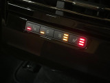 リヤシートにもシートヒーターを装備しております。後ろに乗っていても暖かいシートがドライブを快適にサポート致します。』