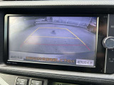 車庫入れや縦列駐車をサポート!苦手な駐車も安心なバックモニターを装備☆予測進路線も表示されるので、ラクラク駐車できます。