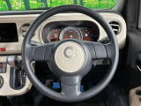 インテリアに合わせたデザインのステアリングは、運転される方のことも考え、運転しやすい形状、大きさです。是非一度、実際に触ってお確かめください。