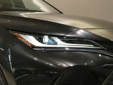 LEDヘッドライトです。デザイン性がよくとても明るいので、夜間の走行や悪天候でも安心です。しかも長寿命!