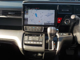 運転席から各種ボタンの操作がしやすいように設計されたデザイン。ドライブなでもスマートに操作ができます♪