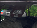 【エマージェンシーブレーキ】走行中に前方の車両等を認識し、衝突しそうな時は警報とブレーキで衝突回避と被害軽減をアシスト。より安全にドライブをお楽しみいただけます。