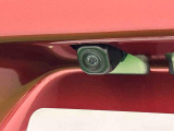 ナビゲーション等を装着した場合にバックするとき後方の安全確認ができるバックカメラが付いてます