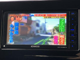 停車中には、テレビや映像コンテンツを楽しむことができます。長距離移動の際の休憩時間に最適です。