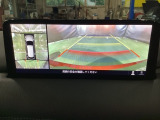 狭い場所での駐車やすれ違いなどでより的確な運転操作に役立つ360&deg;ビューモニターが装備されています。