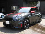 第三者機関AISの車両評価書付きです。キズや修復歴などを専門機関のスタッフがチェックしているため、はじめて輸入車をご検討される方も安心です。