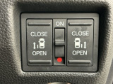狭い所でも乗り降り楽々な両側電動スライドドアです!簡単にドアの開閉が出来る為女性やお年寄りにも優しく、荷物で手が塞がった時なども大変便利です!