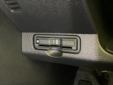 ハンドルの左下にETCがついています。高速道路の料金所の通過も楽々です。 カードの取り出しもしやすい場所についています。