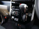 CVT(無段変速)のオートマチックです。インパネシフトがとても使い易く足元がスッキリするので、空間が広く使えますね♪