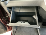 【グローブボックス】収納スペースが沢山あるので車内が散らからずに助かります。ちょっとした物を入れるのにいいですね♪