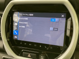 車両の各種情報を表示するモニター。車両の状態を把握しやすく、安全運転をサポートします。設定変更も直感的に行えます。