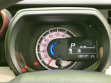 視認性の高いメーター類が配置されています。運転に必要な情報を一目で確認できるので、安全運転をサポートします。