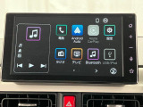 【9インチスマホ連携ディスプレイオーディオ】 対応しているスマホアプリを大画面で使えます!フルセグテレビやラジオの視聴、Bluetooth接続による音楽鑑賞、ハンズフリー通話なども利用可能です。