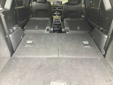 後部のシートを倒すとこんなに広々空間が!大きなお荷物を乗せる時でも心配ありません!